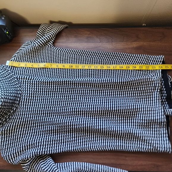 Cabi Fergie Split Turtleneck Sweater Black & White, XXS - Picture 9 of 9